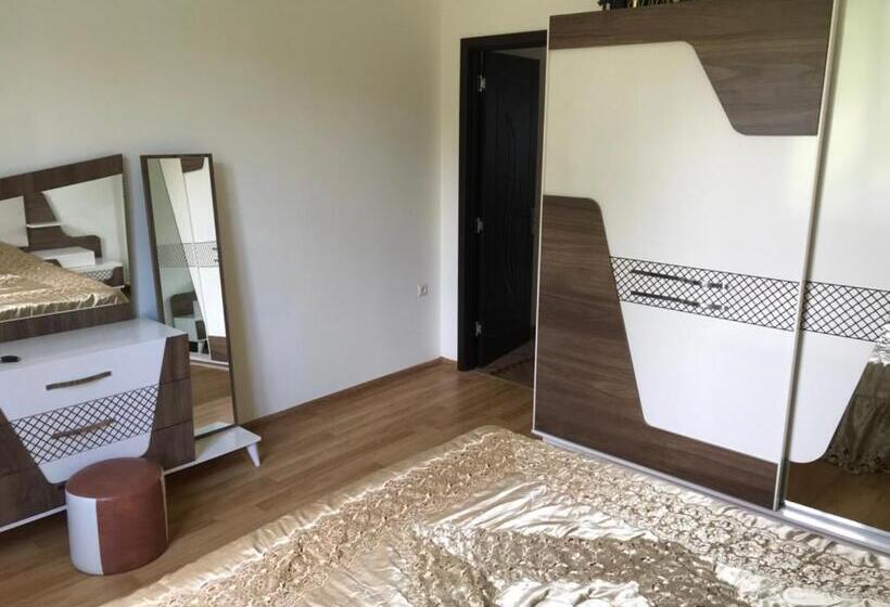 پانسیون Nika's Guest House