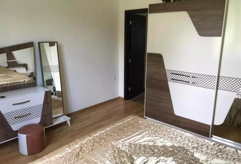 پانسیون Nika's Guest House