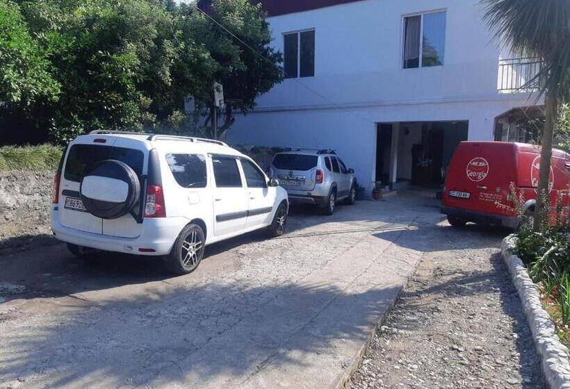 پانسیون Nika's Guest House