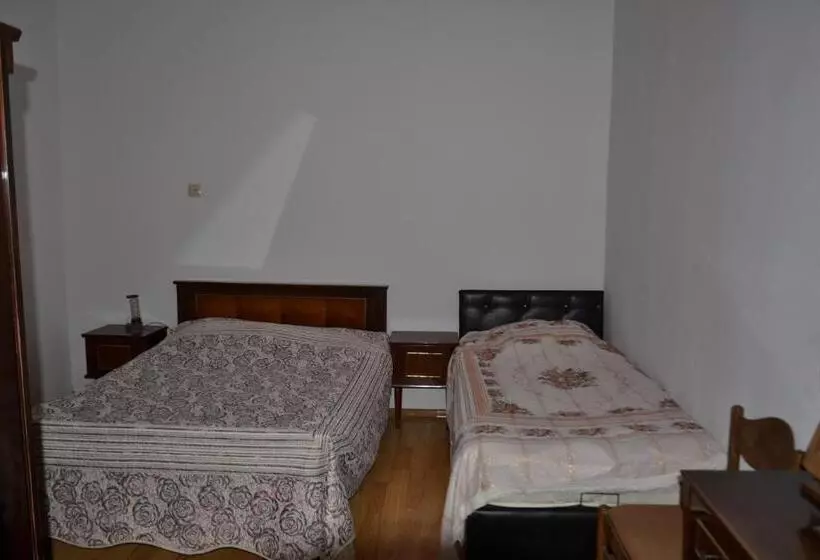پانسیون Nika's Guest House