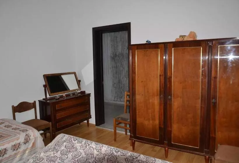 پانسیون Nika's Guest House