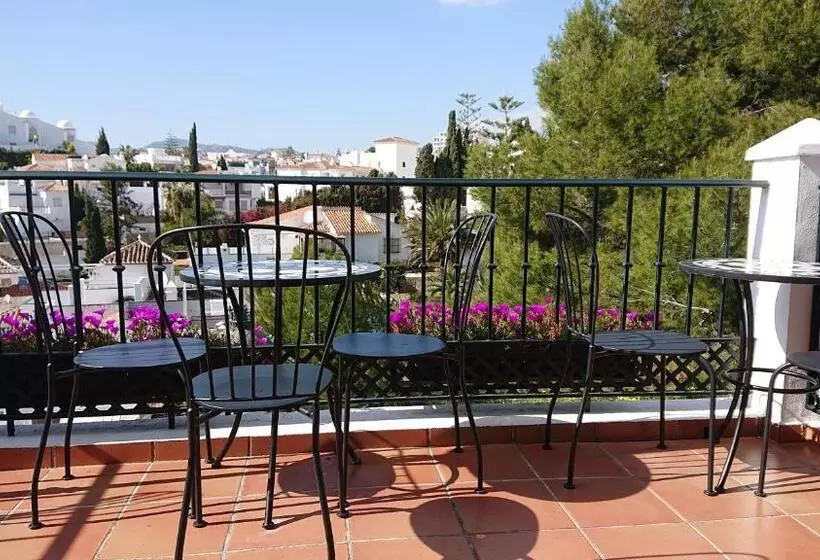 Majatalo Carmen Rooms    Boutique B&b By The Sea