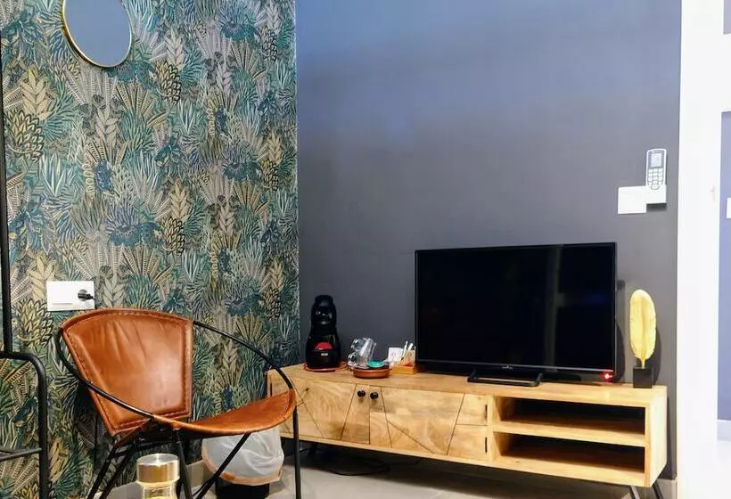 Majatalo Carmen Rooms    Boutique B&b By The Sea