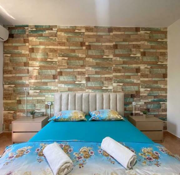 The Hood   Shkodra Backpackers Hostel