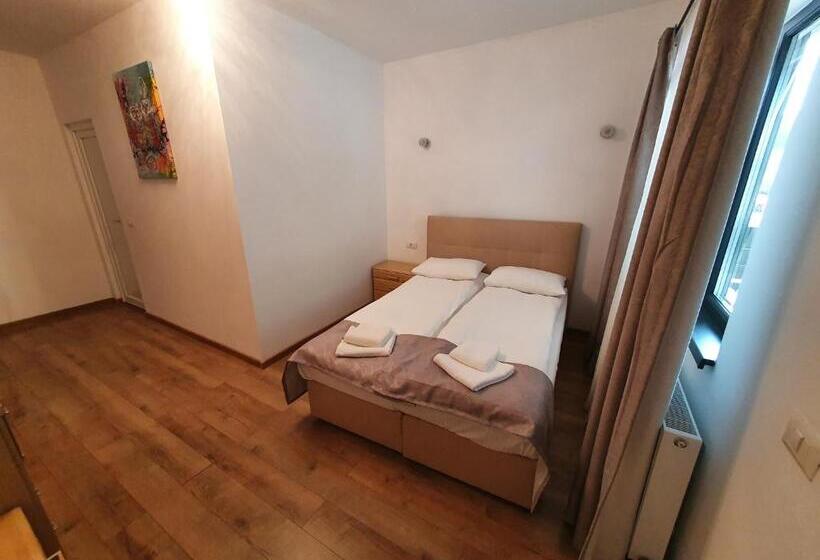 هتل Complex Adora