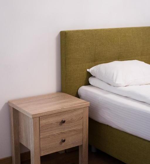 هتل Complex Adora