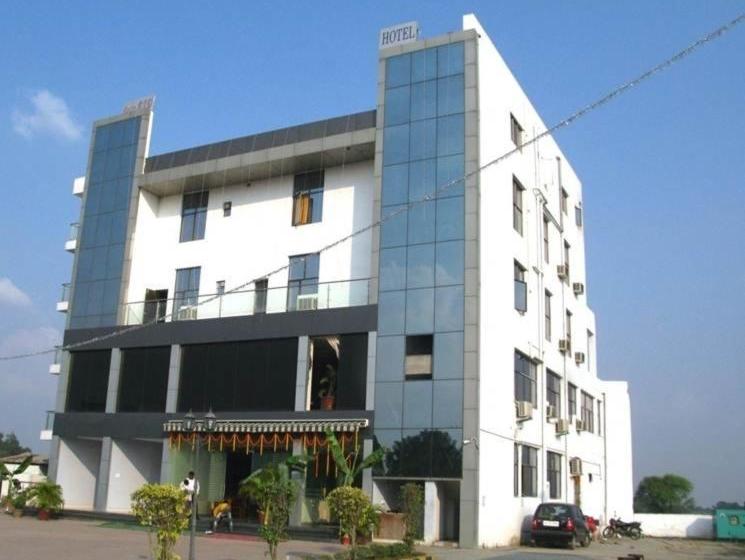 Отель Vaibhav Highway Inn