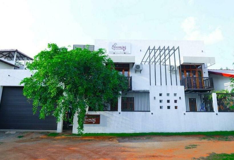 膳宿费 Blooming Holiday Resort