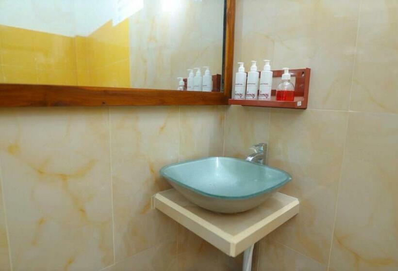 膳宿费 Blooming Holiday Resort