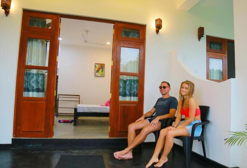 Пансион Dewmina Guest House