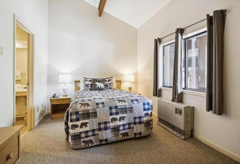 בית מלון כפרי Cedarbrook Queen Suite 203