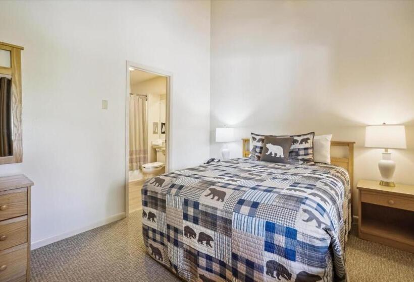 בית מלון כפרי Cedarbrook Queen Suite 203