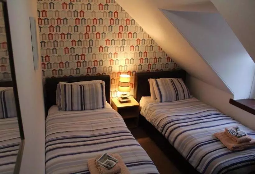 Hotel Islay Frigate