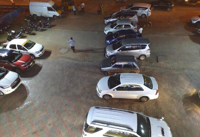 Otel Saravanaa Residency