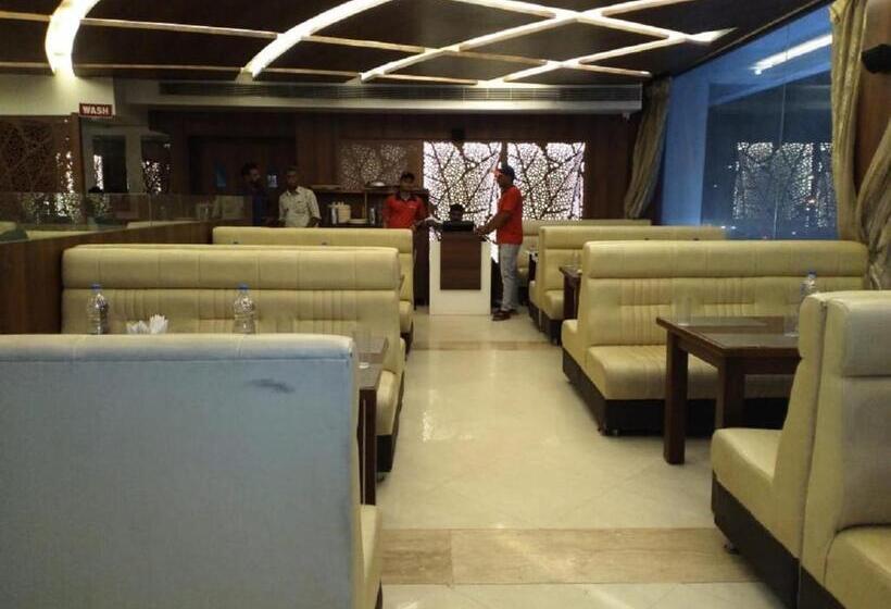 Otel Saravanaa Residency