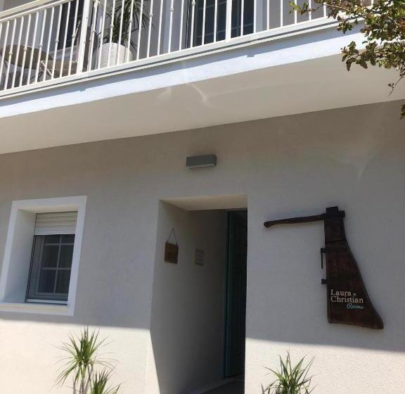 פנסיון Laura E Christian   Rooms