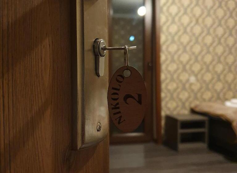 هاستل Nikolo Inn