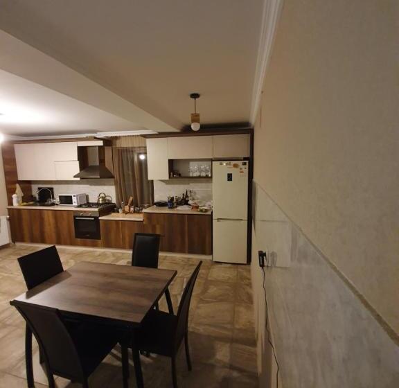 هاستل Nikolo Inn