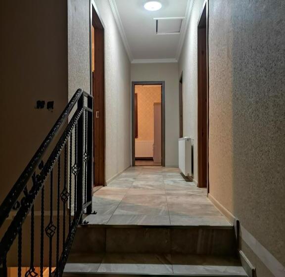 هاستل Nikolo Inn