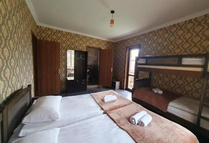 هاستل Nikolo Inn