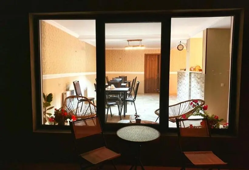 هاستل Nikolo Inn