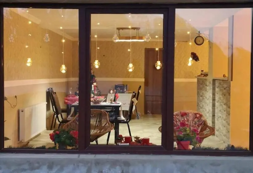 هاستل Nikolo Inn
