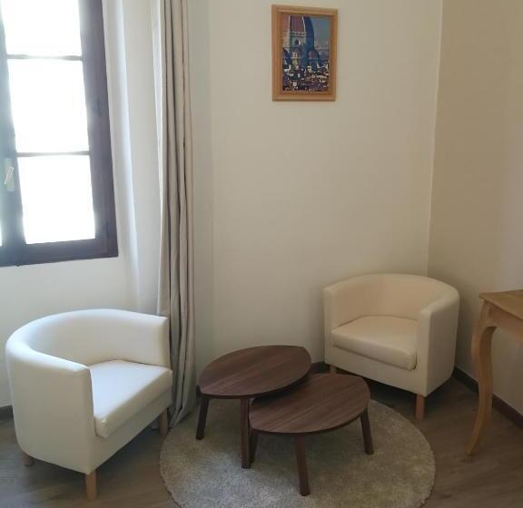 پانسیون Domus Plaza