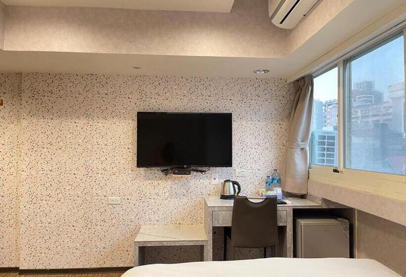 هاستل Jung Shin