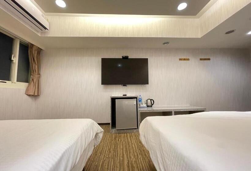 هاستل Jung Shin