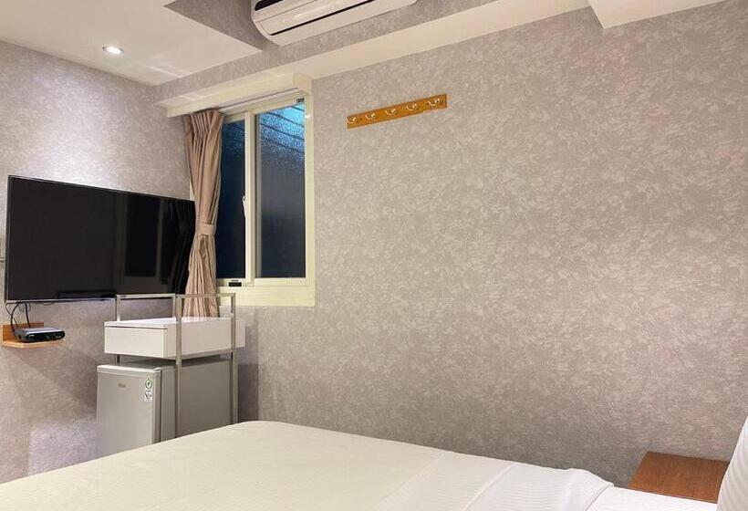 هاستل Jung Shin