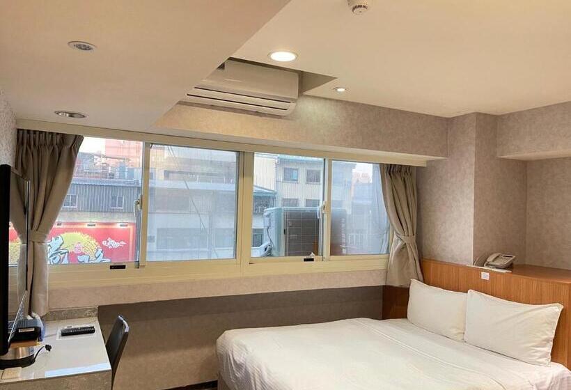 هاستل Jung Shin