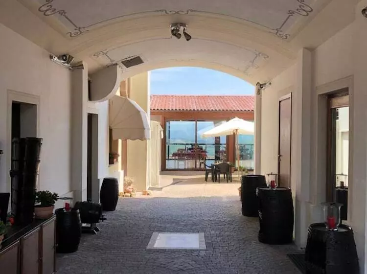 Hotelli Albergo Diffuso Belvedere