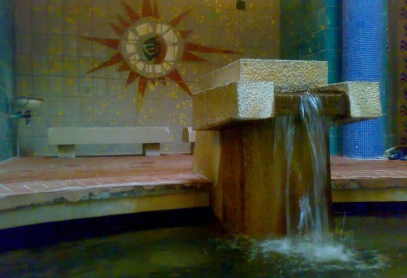 ペンション Karikatúra Vendégház