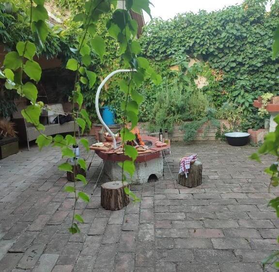 ペンション Karikatúra Vendégház