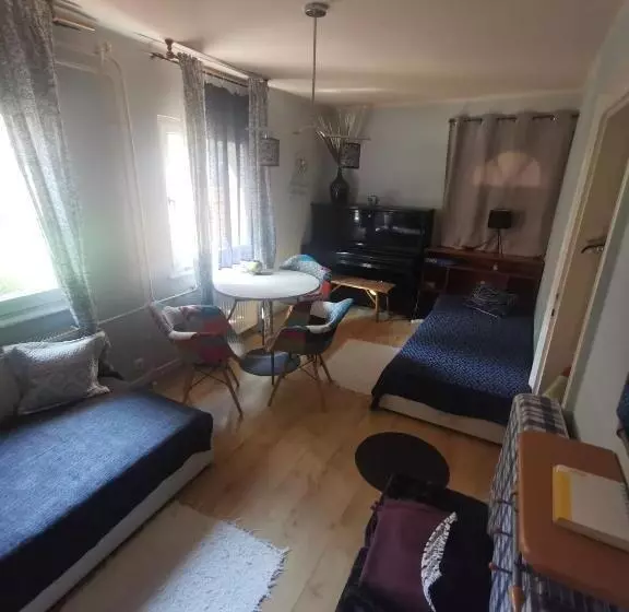 پانسیون Karikatúra Vendégház