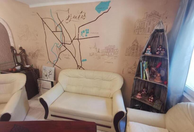 ペンション Karikatúra Vendégház