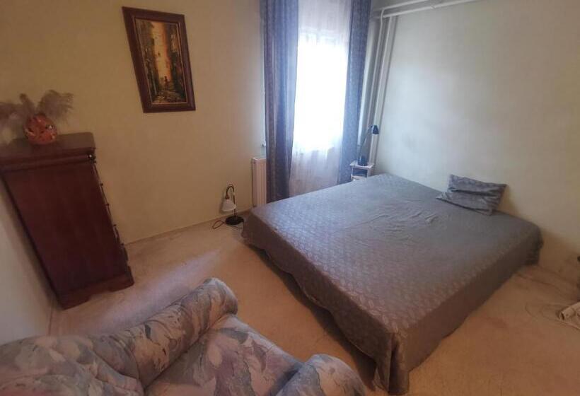 ペンション Karikatúra Vendégház