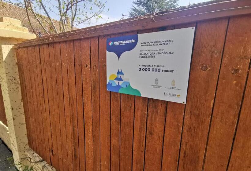 ペンション Karikatúra Vendégház