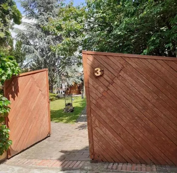 پانسیون Karikatúra Vendégház