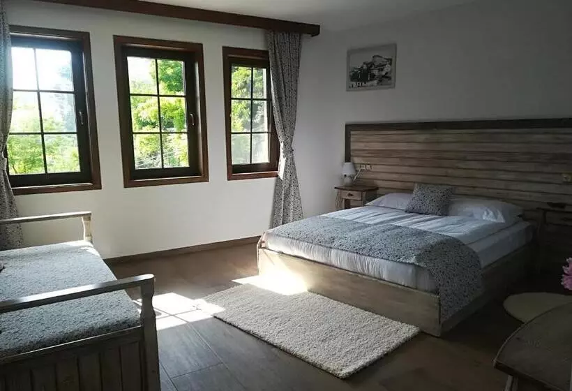 ペンション Manoleva House