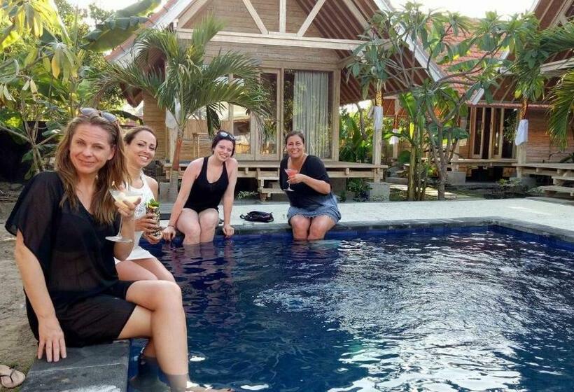 بنسيون Tiki Bar And More