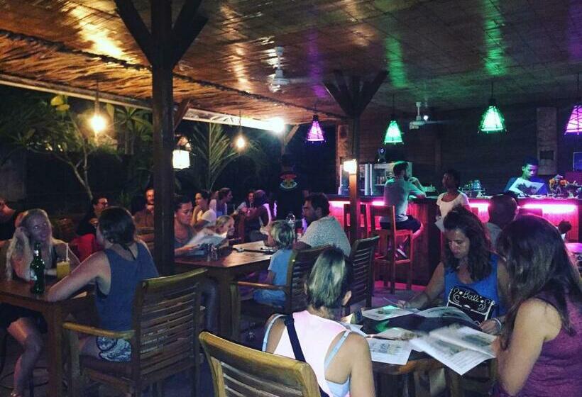 بنسيون Tiki Bar And More