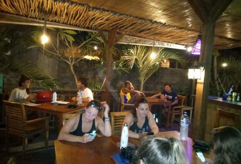 بنسيون Tiki Bar And More