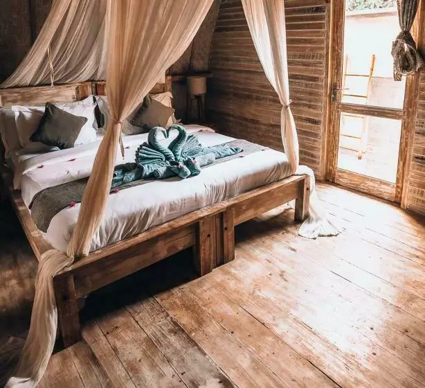 リゾートホテル Flowers & Fire Yoga Garden