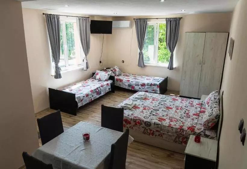 ペンション Bubolina House