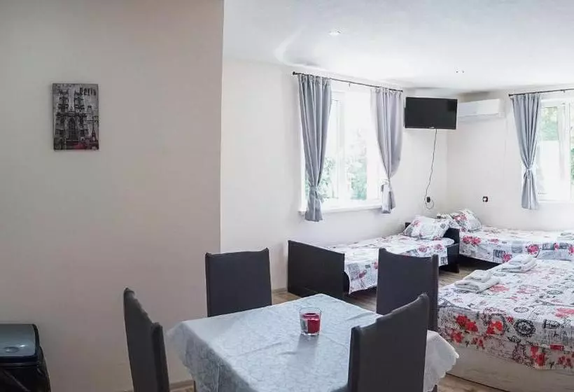 ペンション Bubolina House