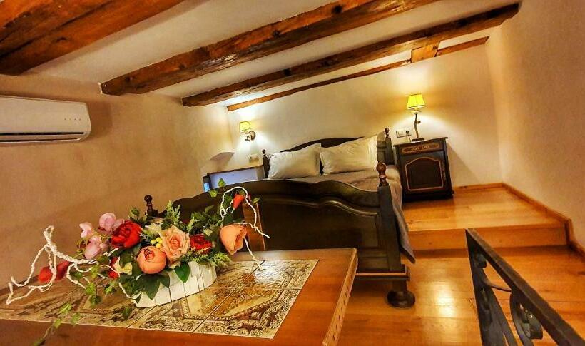 پانسیون Casa Crown