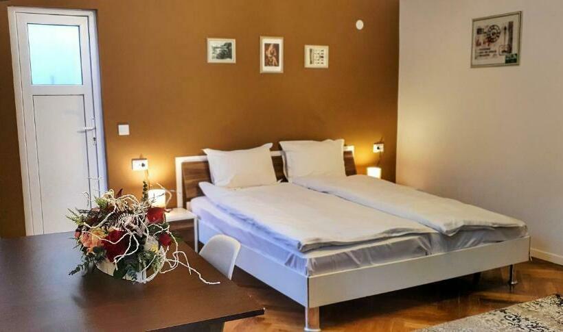 پانسیون Casa Crown