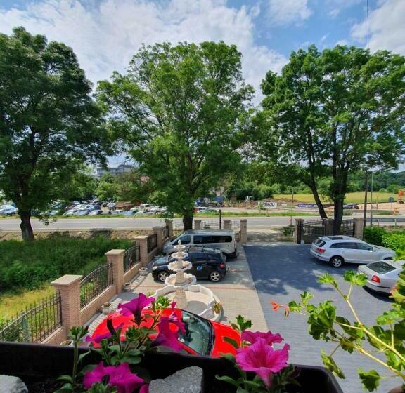 بنسيون Casa Cu Pridvor