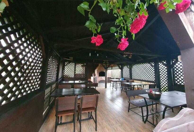 بنسيون Casa Cu Pridvor